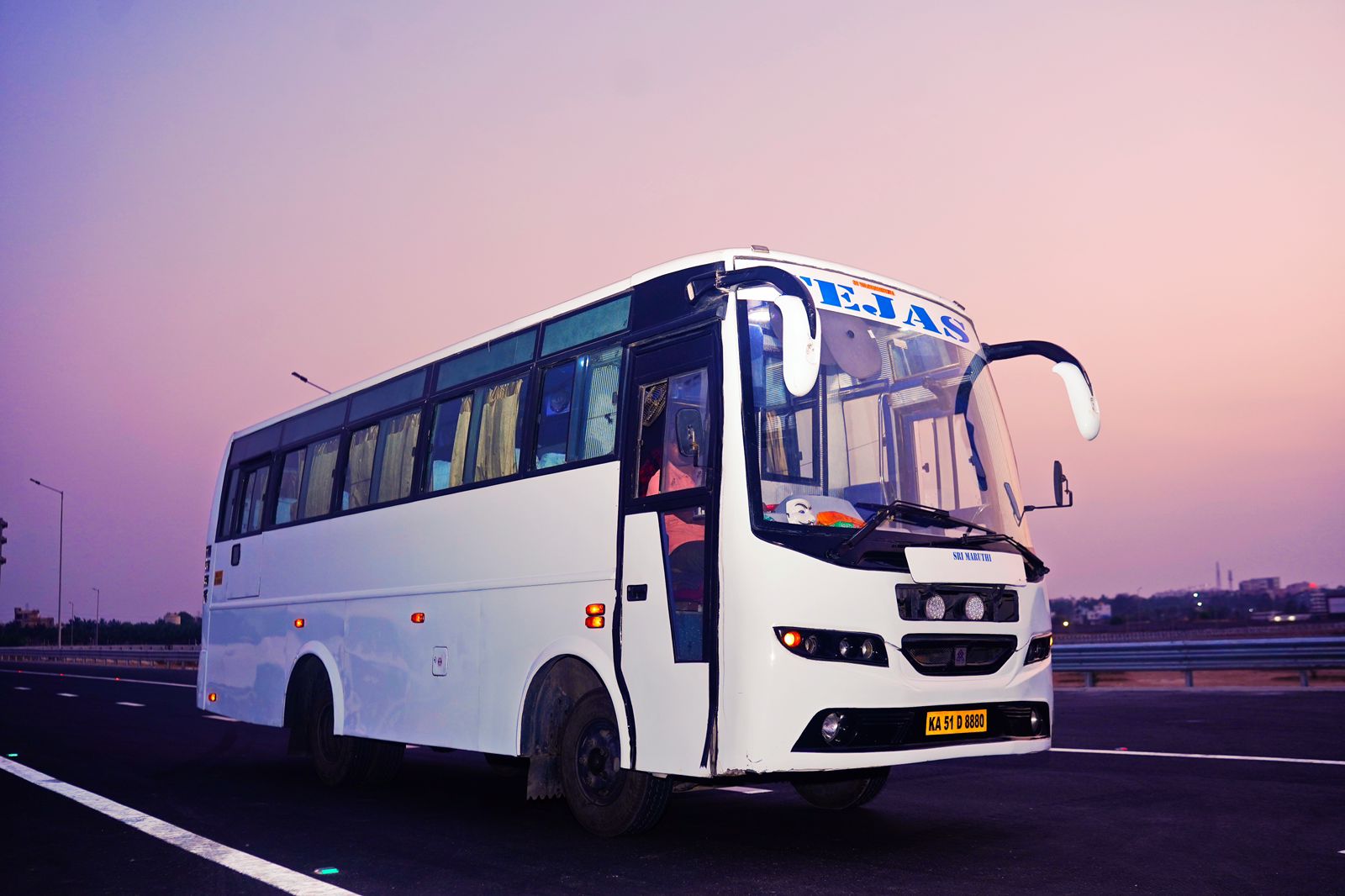 25-seater tempo traveler